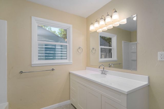 1309 E Bennett Street, Springfield, MO 65804