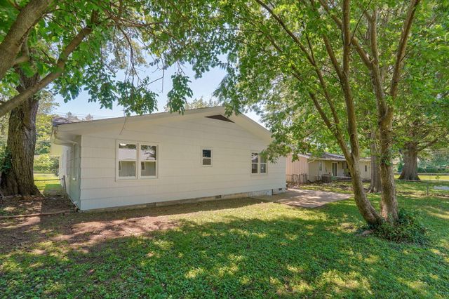 1309 E Bennett Street, Springfield, MO 65804