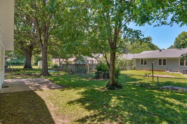 1309 E Bennett Street, Springfield, MO 65804