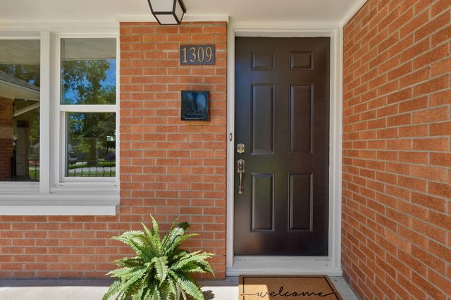 1309 E Bennett Street, Springfield, MO 65804