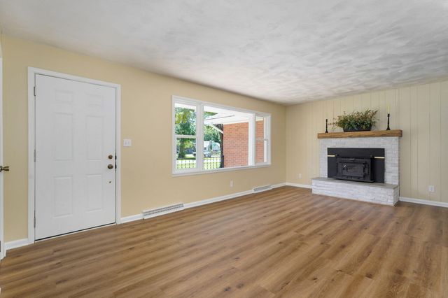 1309 E Bennett Street, Springfield, MO 65804