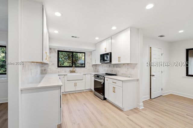 4 Brown Thrasher Rd, Hilton Head Island, SC 29926