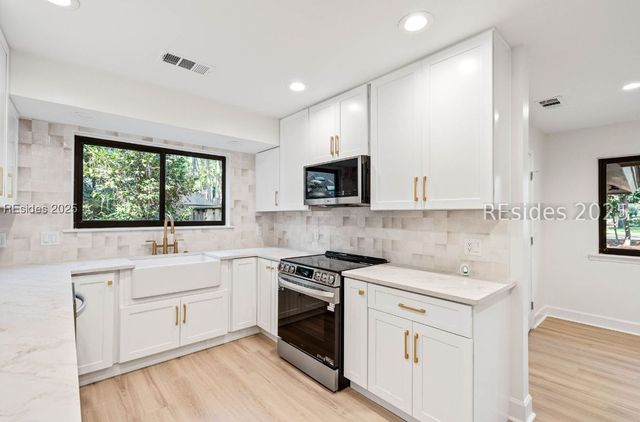 4 Brown Thrasher Rd, Hilton Head Island, SC 29926