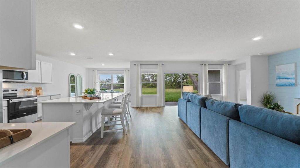 Image 4 of property listing at 4020 BRADBURY WAY, Sanford, FL 32773