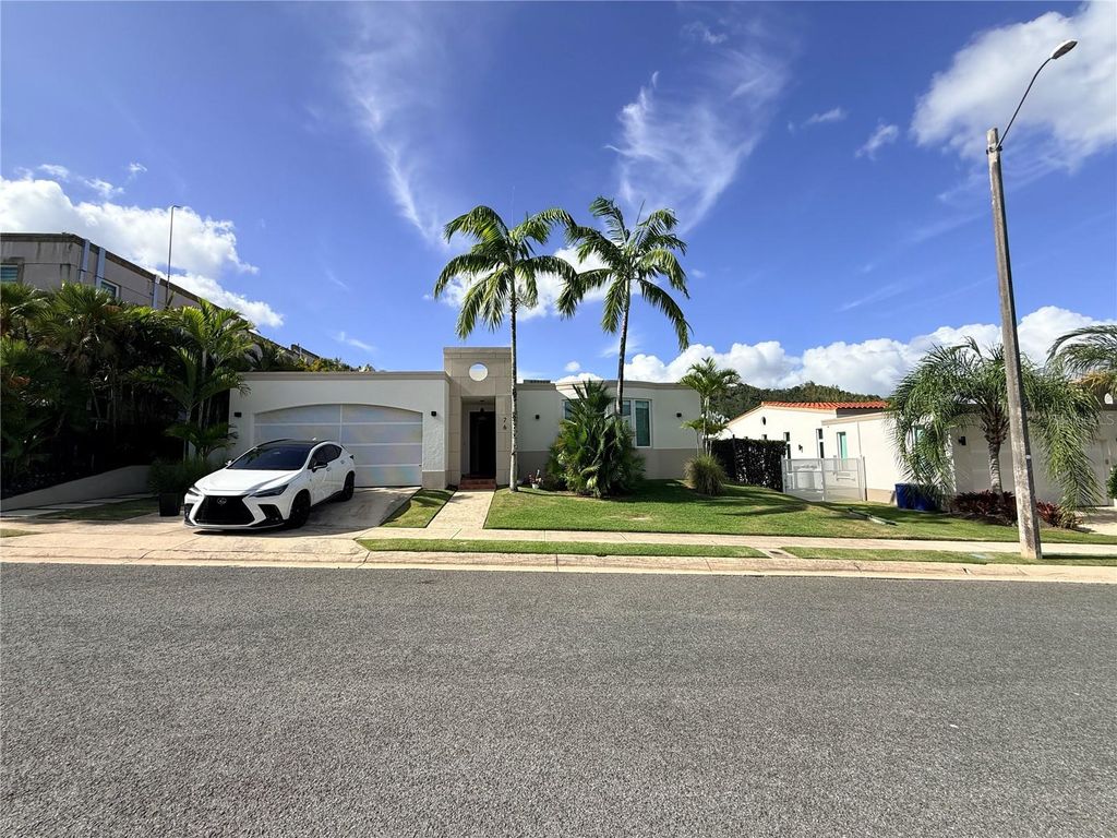 Image 27 of property listing at Alambra ALAMBRA STREET 76, Guaynabo, PR 00971