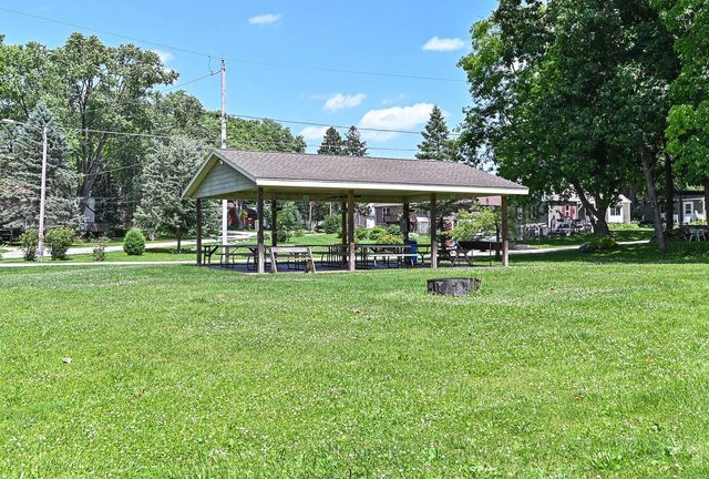 322 Woodlawn AVENUE, Burlington, WI 53105