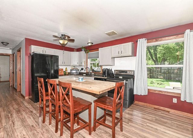 322 Woodlawn AVENUE, Burlington, WI 53105