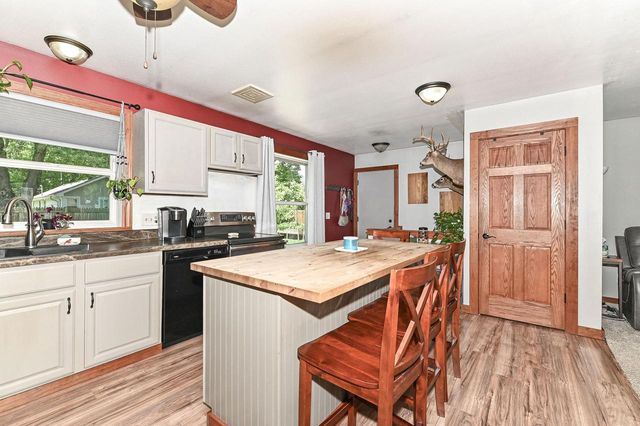 322 Woodlawn AVENUE, Burlington, WI 53105