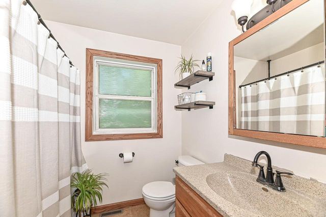 322 Woodlawn AVENUE, Burlington, WI 53105