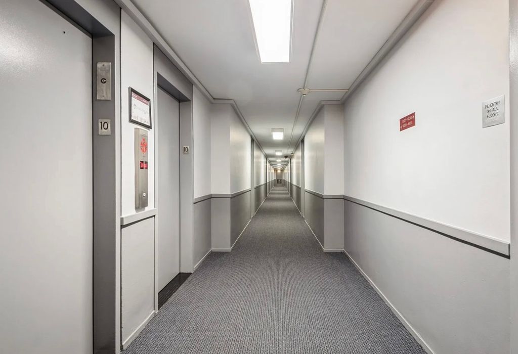 Image 3 of property listing at 1450 E 55th Street 923S, Chicago, IL 60615