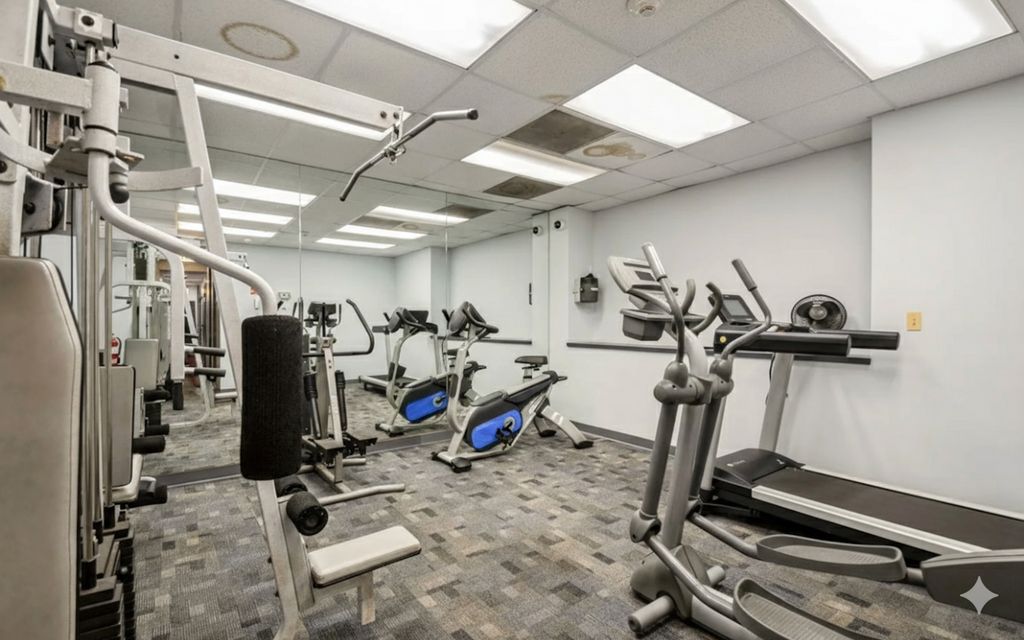 Image 8 of property listing at 1450 E 55th Street 923S, Chicago, IL 60615