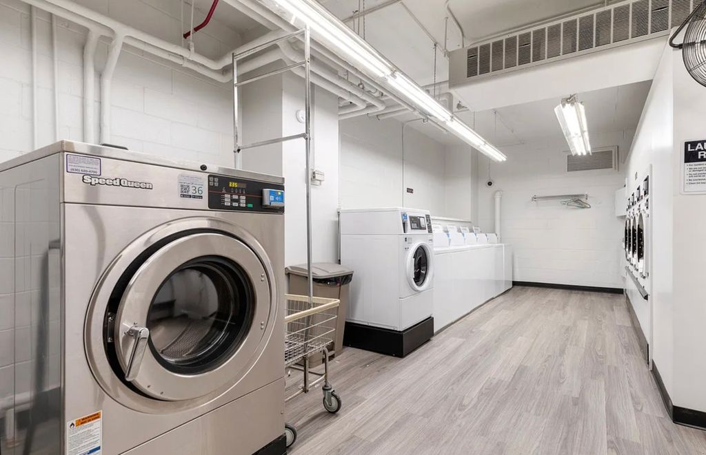 Image 9 of property listing at 1450 E 55th Street 923S, Chicago, IL 60615