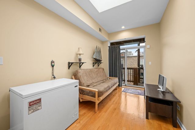 829 W Lawrence Avenue 3, Chicago, IL 60640