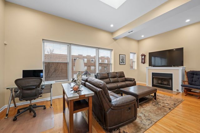 829 W Lawrence Avenue 3, Chicago, IL 60640