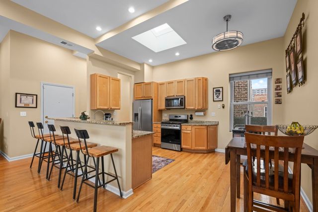 829 W Lawrence Avenue 3, Chicago, IL 60640