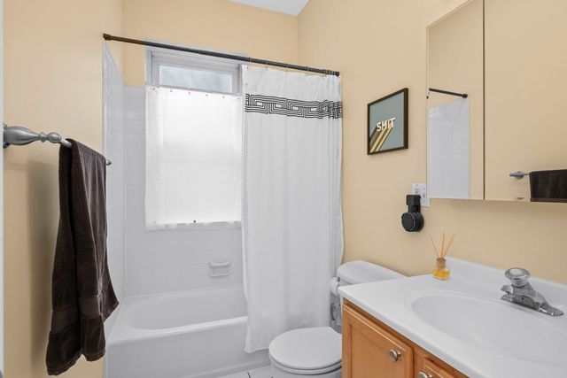 829 W Lawrence Avenue 3, Chicago, IL 60640