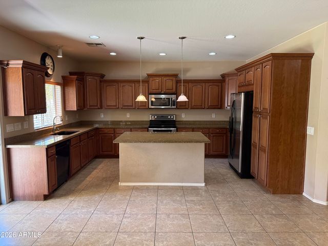 2345 W SKINNER Drive, Phoenix, AZ 85085