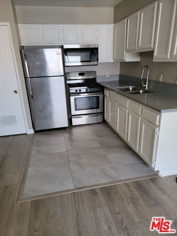 820 S St Andrews Place, Los Angeles, CA 90005