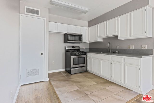 820 S St Andrews Place, Los Angeles, CA 90005