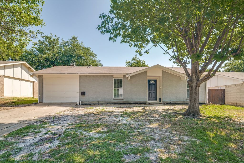 5210 Stagecoach Lane, Garland, TX 75043