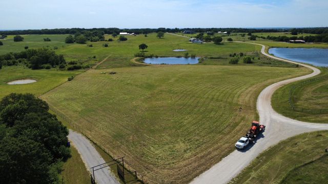 524 Jrc Road, Gainesville, TX 76240