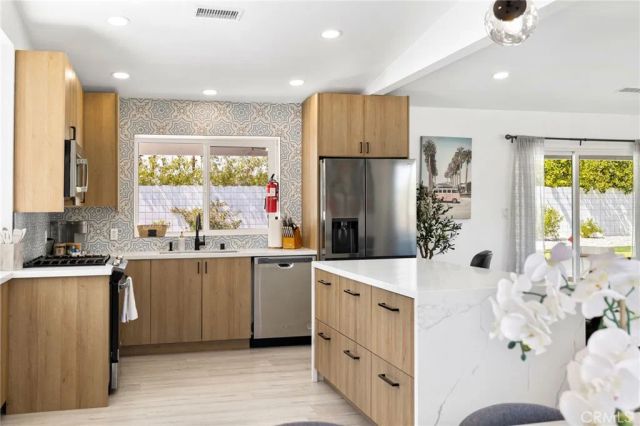 3030 E Vincentia, Palm Springs, CA 92262