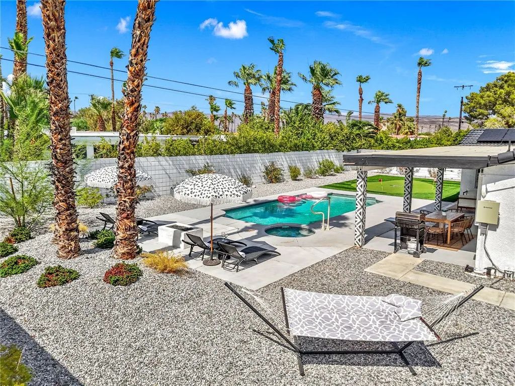 3030 E Vincentia, Palm Springs, CA 92262