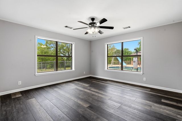 324 Farquharson Ln, Pearcy, AR 71964