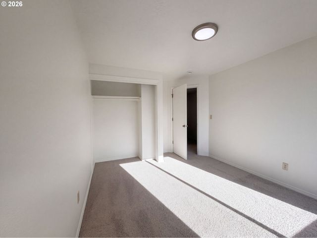 5810 Nw LANDING Dr, Portland, OR 97229
