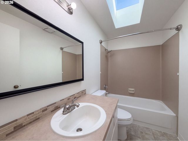 5810 Nw LANDING Dr, Portland, OR 97229