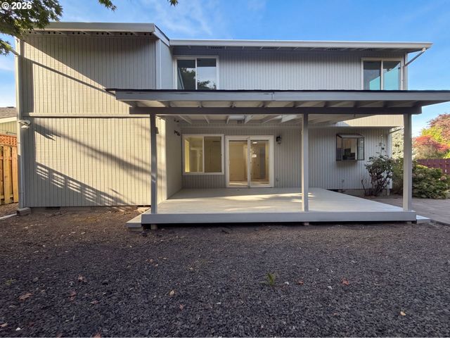 5810 Nw LANDING Dr, Portland, OR 97229