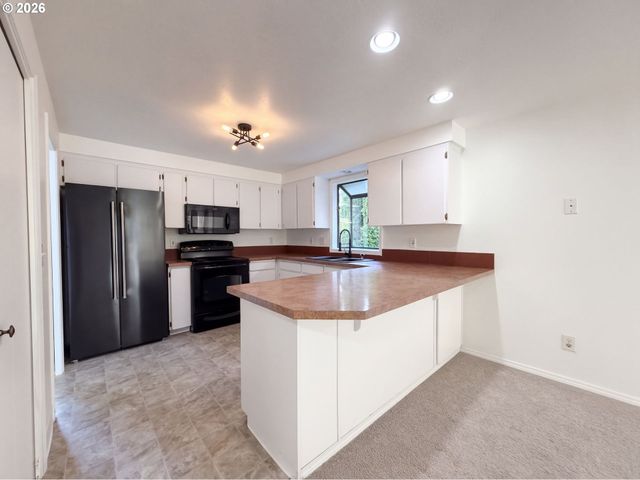 5810 Nw LANDING Dr, Portland, OR 97229