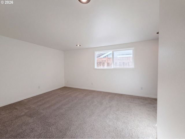 5810 Nw LANDING Dr, Portland, OR 97229