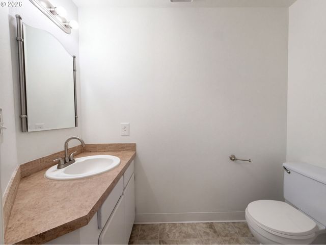 5810 Nw LANDING Dr, Portland, OR 97229