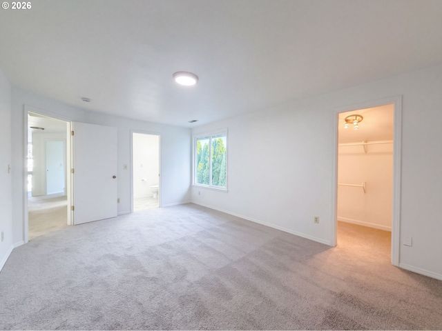5810 Nw LANDING Dr, Portland, OR 97229