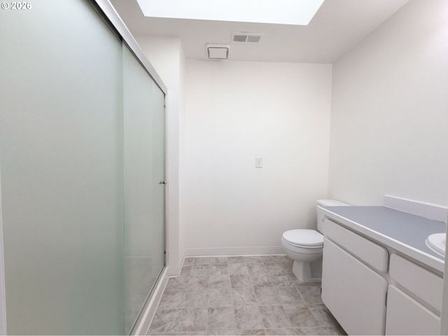 5810 Nw LANDING Dr, Portland, OR 97229