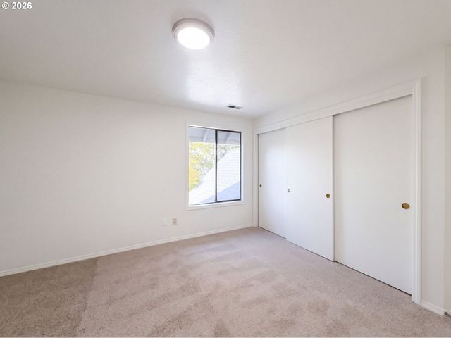 5810 Nw LANDING Dr, Portland, OR 97229