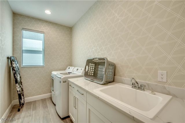 1732 SE 40th TER, Cape Coral, FL 33904