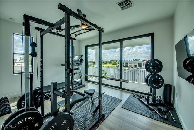 1732 SE 40th TER, Cape Coral, FL 33904