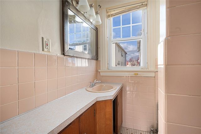 130 Wollaston Street, Cranston, RI 02910