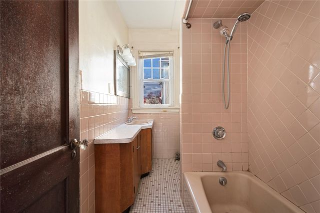 130 Wollaston Street, Cranston, RI 02910