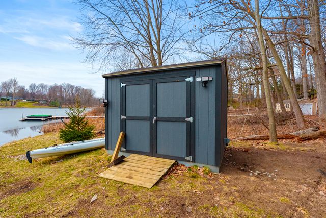 130 Singer Lake Trail, Baroda Twp, MI 49101