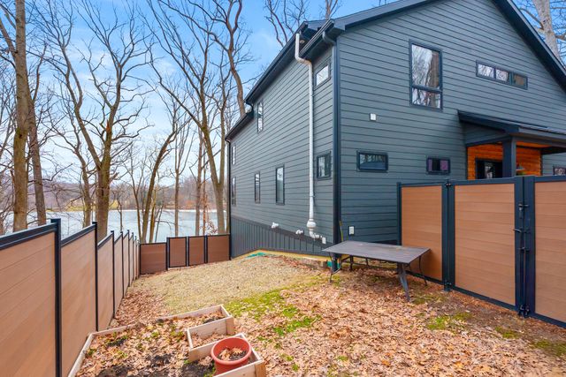 130 Singer Lake Trail, Baroda Twp, MI 49101