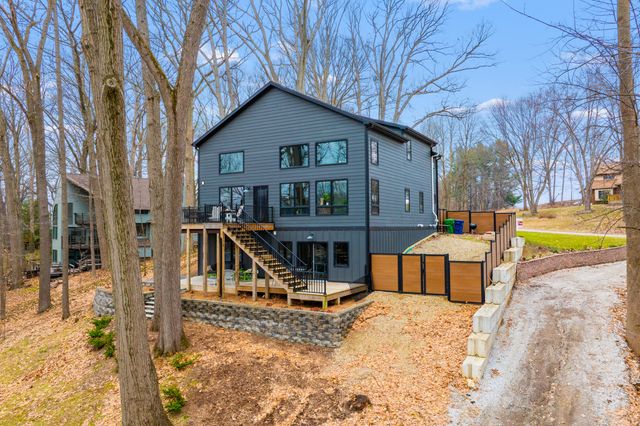 130 Singer Lake Trail, Baroda Twp, MI 49101
