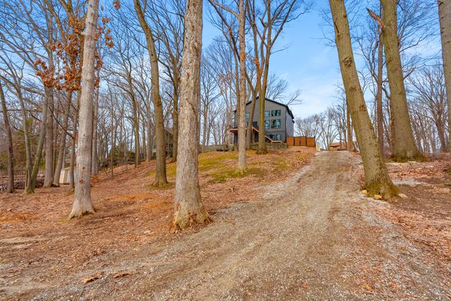 130 Singer Lake Trail, Baroda Twp, MI 49101