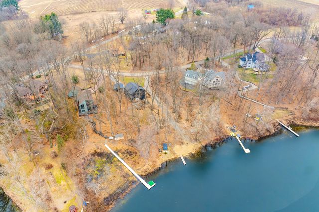 130 Singer Lake Trail, Baroda Twp, MI 49101