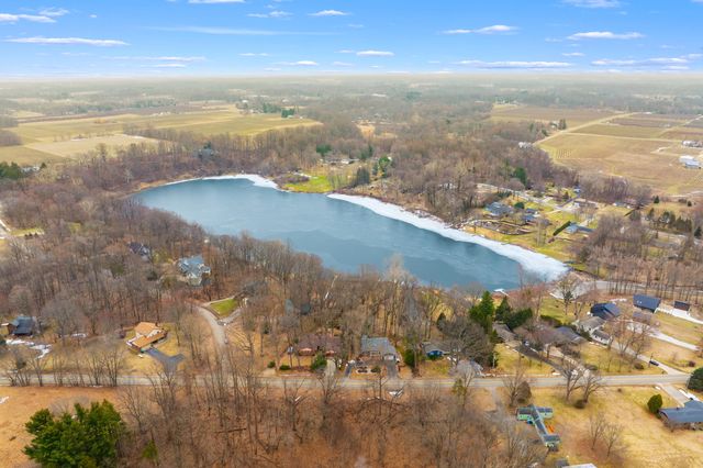 130 Singer Lake Trail, Baroda Twp, MI 49101
