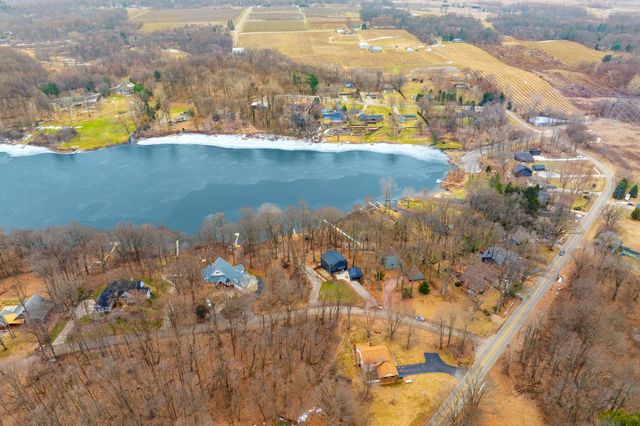130 Singer Lake Trail, Baroda Twp, MI 49101