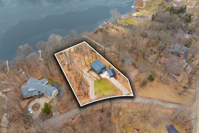 130 Singer Lake Trail, Baroda Twp, MI 49101