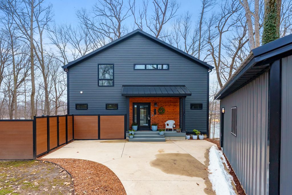 130 Singer Lake Trail, Baroda Twp, MI 49101